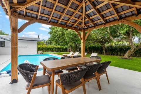 House in Miami, Florida 4 bedrooms, 181.62 sq.m. № 1956854 - photo 13