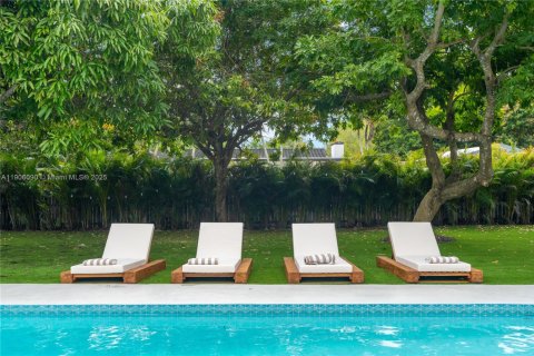 House in Miami, Florida 4 bedrooms, 181.62 sq.m. № 1956854 - photo 1