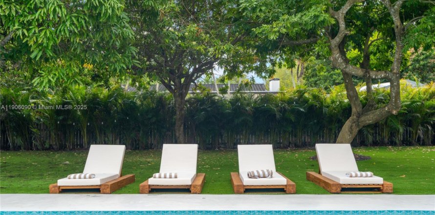 House in Miami, Florida 4 bedrooms, 181.62 sq.m. № 1956854