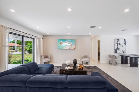 House in Miami, Florida 4 bedrooms, 181.62 sq.m. № 1956854 - photo 19