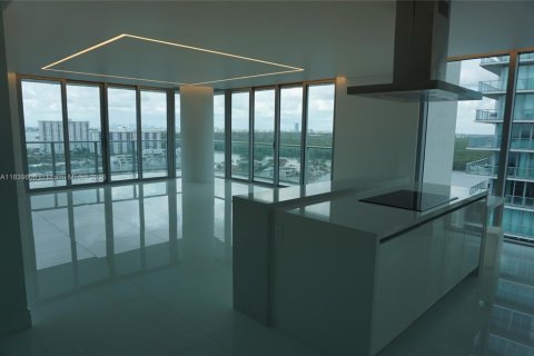Condo in Sunny Isles Beach, Florida, 3 bedrooms  № 1842505 - photo 2