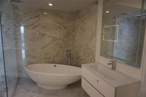 Condo in Sunny Isles Beach, Florida, 3 bedrooms  № 1842505 - photo 17