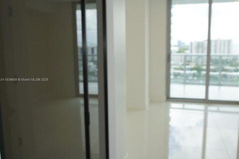 Condo in Sunny Isles Beach, Florida, 3 bedrooms  № 1842505 - photo 13