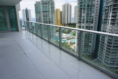 Condo in Sunny Isles Beach, Florida, 3 bedrooms  № 1842505 - photo 25
