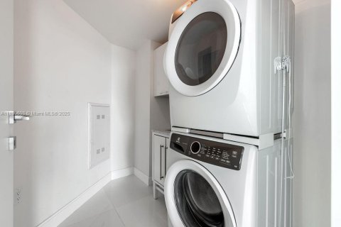 Condo in Sunny Isles Beach, Florida, 3 bedrooms  № 1842505 - photo 27