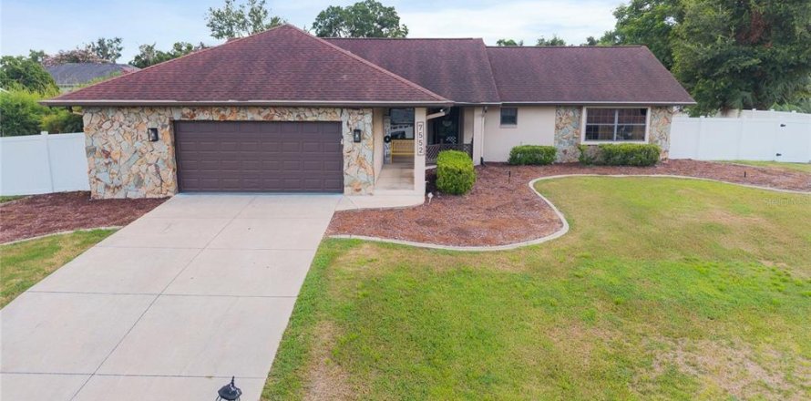 Casa en Ocala, Florida 3 dormitorios, 167.6 m2 № 1918866