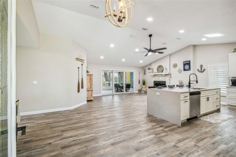 House in New Port Richey, Florida 3 bedrooms, 195.37 sq.m. № 1734849 - photo 4