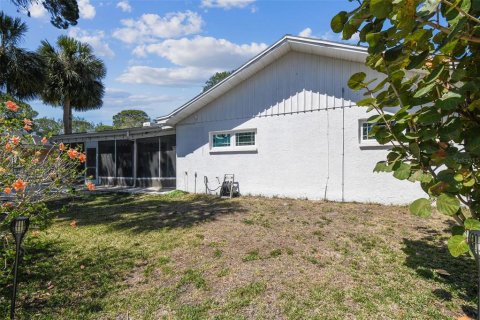 House in New Port Richey, Florida 3 bedrooms, 195.37 sq.m. № 1734849 - photo 17