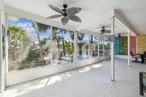 House in New Port Richey, Florida 3 bedrooms, 195.37 sq.m. № 1734849 - photo 23