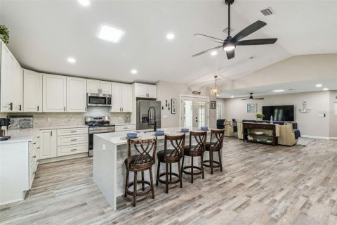 House in New Port Richey, Florida 3 bedrooms, 195.37 sq.m. № 1734849 - photo 6