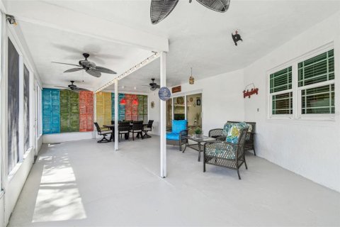 House in New Port Richey, Florida 3 bedrooms, 195.37 sq.m. № 1734849 - photo 22