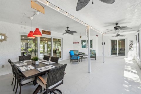 House in New Port Richey, Florida 3 bedrooms, 195.37 sq.m. № 1734849 - photo 20