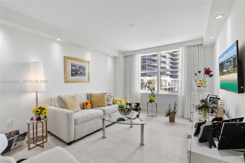 Condominio en venta en Bal Harbour, Florida, 3 dormitorios, 182.83 m2 № 2052453 - foto 19