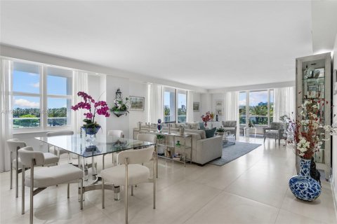 Condominio en venta en Bal Harbour, Florida, 3 dormitorios, 182.83 m2 № 2052453 - foto 13