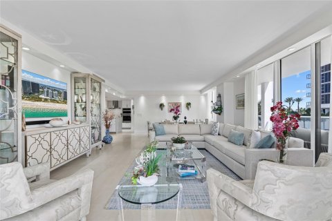 Condominio en venta en Bal Harbour, Florida, 3 dormitorios, 182.83 m2 № 2052453 - foto 16