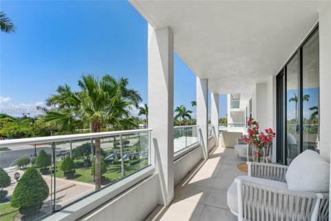 Condominio en venta en Bal Harbour, Florida, 3 dormitorios, 182.83 m2 № 2052453 - foto 30