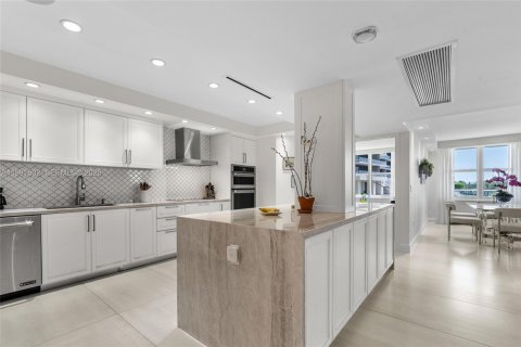 Condominio en venta en Bal Harbour, Florida, 3 dormitorios, 182.83 m2 № 2052453 - foto 8