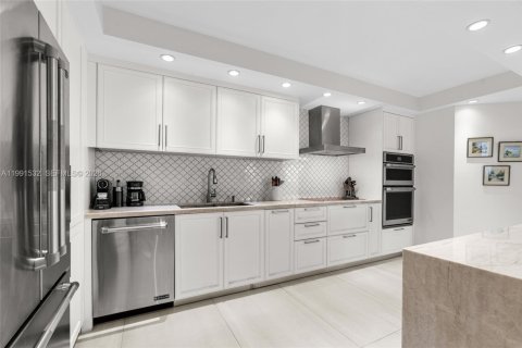 Condominio en venta en Bal Harbour, Florida, 3 dormitorios, 182.83 m2 № 2052453 - foto 11