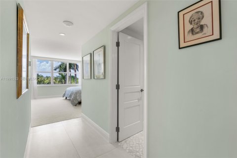 Condominio en venta en Bal Harbour, Florida, 3 dormitorios, 182.83 m2 № 2052453 - foto 24