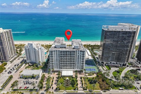 Condominio en Bal Harbour, Florida, 3 dormitorios  № 2052453