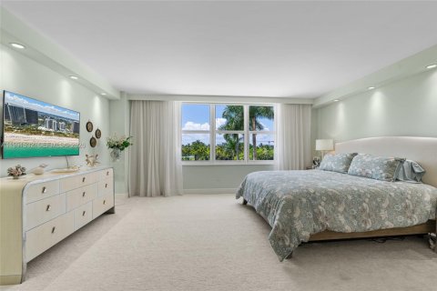 Condominio en venta en Bal Harbour, Florida, 3 dormitorios, 182.83 m2 № 2052453 - foto 25