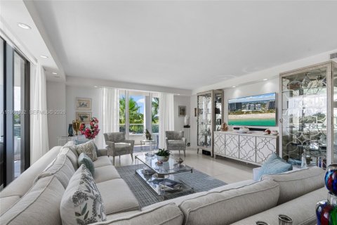Condominio en venta en Bal Harbour, Florida, 3 dormitorios, 182.83 m2 № 2052453 - foto 15