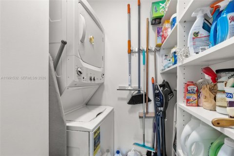 Condominio en venta en Bal Harbour, Florida, 3 dormitorios, 182.83 m2 № 2052453 - foto 28