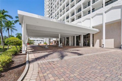 Condominio en venta en Bal Harbour, Florida, 3 dormitorios, 182.83 m2 № 2052453 - foto 3