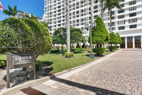 Condominio en venta en Bal Harbour, Florida, 3 dormitorios, 182.83 m2 № 2052453 - foto 2
