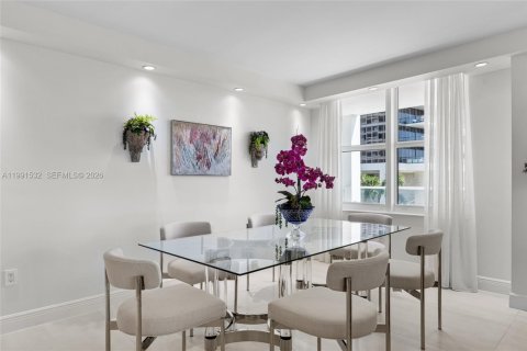 Condominio en venta en Bal Harbour, Florida, 3 dormitorios, 182.83 m2 № 2052453 - foto 18