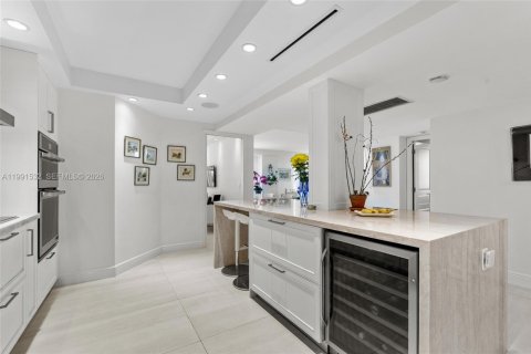 Condominio en venta en Bal Harbour, Florida, 3 dormitorios, 182.83 m2 № 2052453 - foto 12