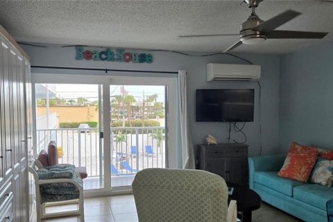 Condo in New Smyrna Beach, Florida, 1 bedroom  № 2239833 - photo 3