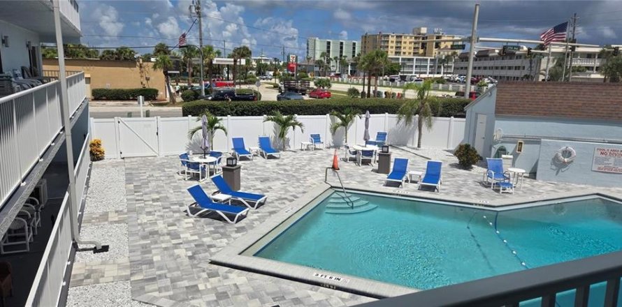 Condo in New Smyrna Beach, Florida, 1 bedroom  № 2239833