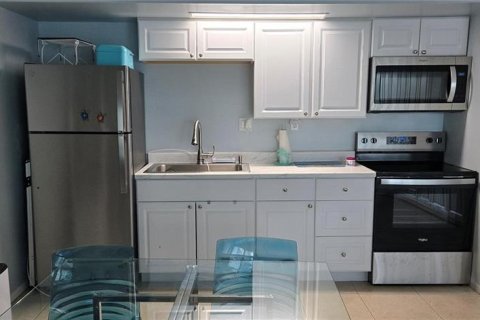 Condo in New Smyrna Beach, Florida, 1 bedroom  № 2239833 - photo 6