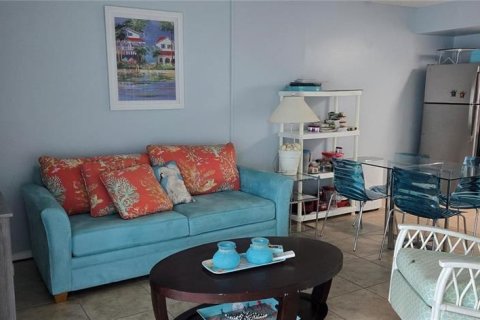 Condo in New Smyrna Beach, Florida, 1 bedroom  № 2239833 - photo 4