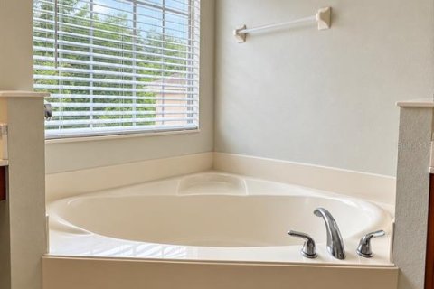 House in Orlando, Florida 4 bedrooms, 244.24 sq.m. № 2396564 - photo 21