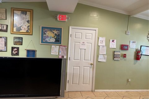 House in Apopka, Florida 6 bedrooms, 302.4 sq.m. № 1721929 - photo 4