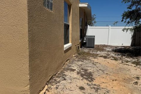 House in Apopka, Florida 6 bedrooms, 302.4 sq.m. № 1721929 - photo 3