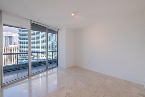 Condo in Miami, Florida, 1 bedroom  № 2153147 - photo 3