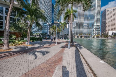 Condo in Miami, Florida, 1 bedroom  № 2153147 - photo 9
