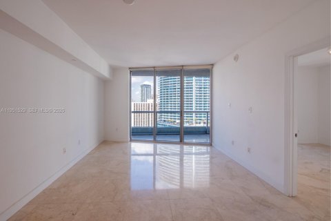 Condo in Miami, Florida, 1 bedroom  № 2153147 - photo 2