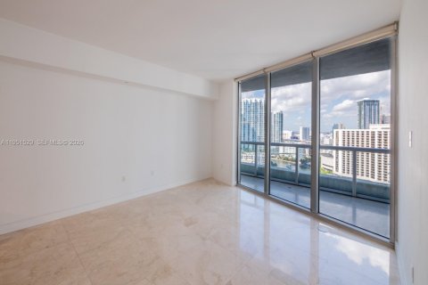 Condo in Miami, Florida, 1 bedroom  № 2153147 - photo 5