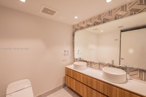 Condo in Miami, Florida, 1 bedroom  № 2153147 - photo 7