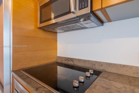 Condo in Miami, Florida, 1 bedroom  № 2153147 - photo 4
