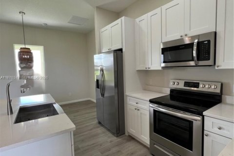 Villa ou maison à louer à LaBelle, Floride: 4 chambres, 133.69 m2 № 2040960 - photo 3