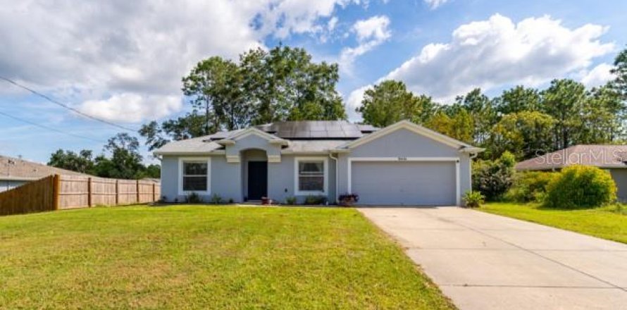 Villa ou maison à Citrus Springs, Floride 3 chambres, 163.6 m2 № 2399144