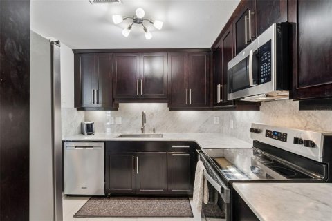 Condo in Tampa, Florida, 2 bedrooms  № 2096688 - photo 14