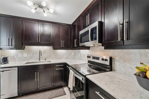 Condo in Tampa, Florida, 2 bedrooms  № 2096688 - photo 13