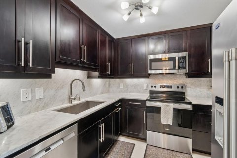 Condo in Tampa, Florida, 2 bedrooms  № 2096688 - photo 12