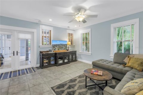 Casa en venta en Saint Petersburg, Florida, 5 dormitorios, 291.34 m2 № 1722939 - foto 16